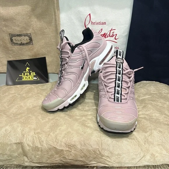 Nike Air Max Pink Athletic Shoes with Tuned Air Cushioning - Picture 5 of 7